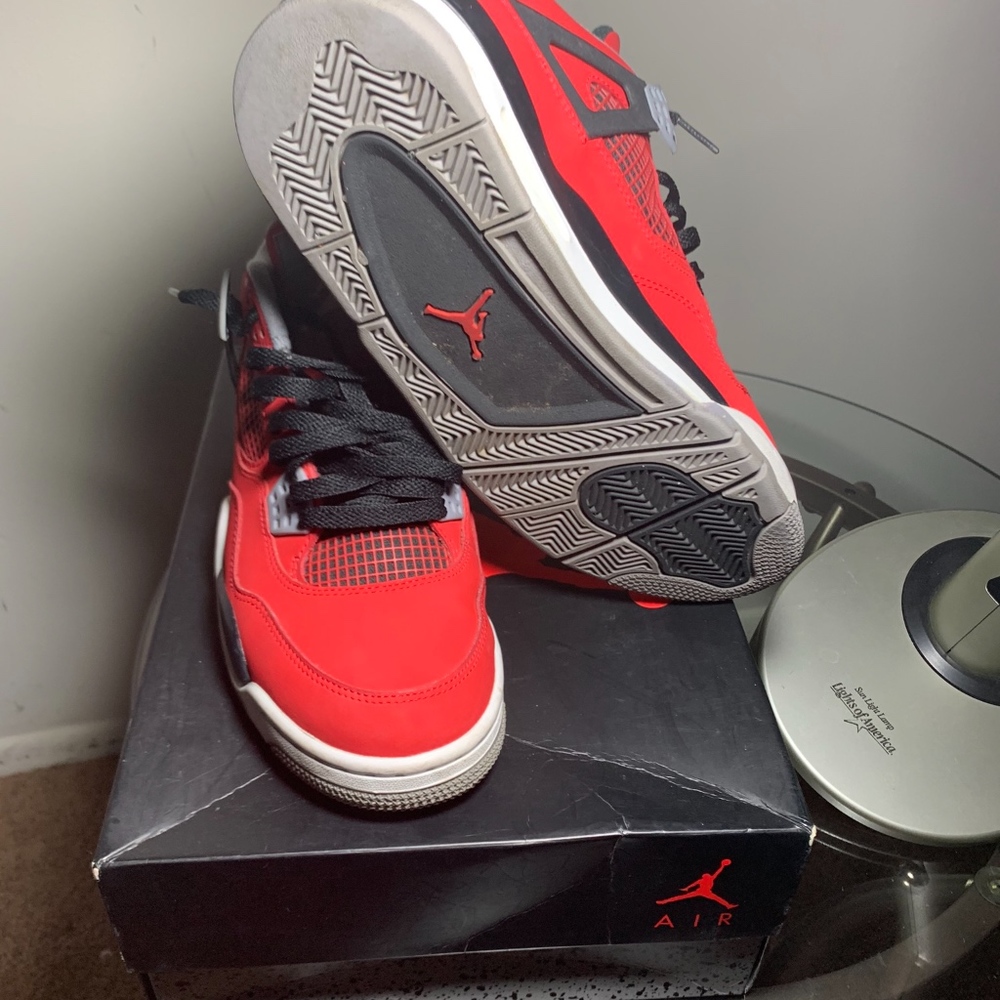 jordan 4's Toro Bravo - Picture 2 of 3
